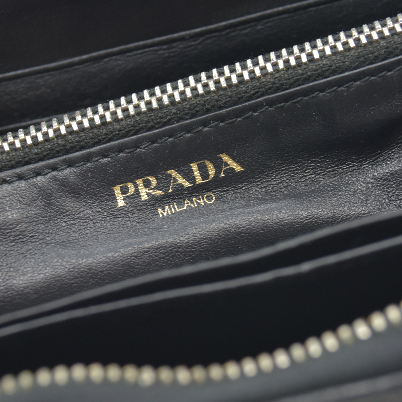 $1070 PRADA Vitello Move Bi-Color Zip Around Wallet Black