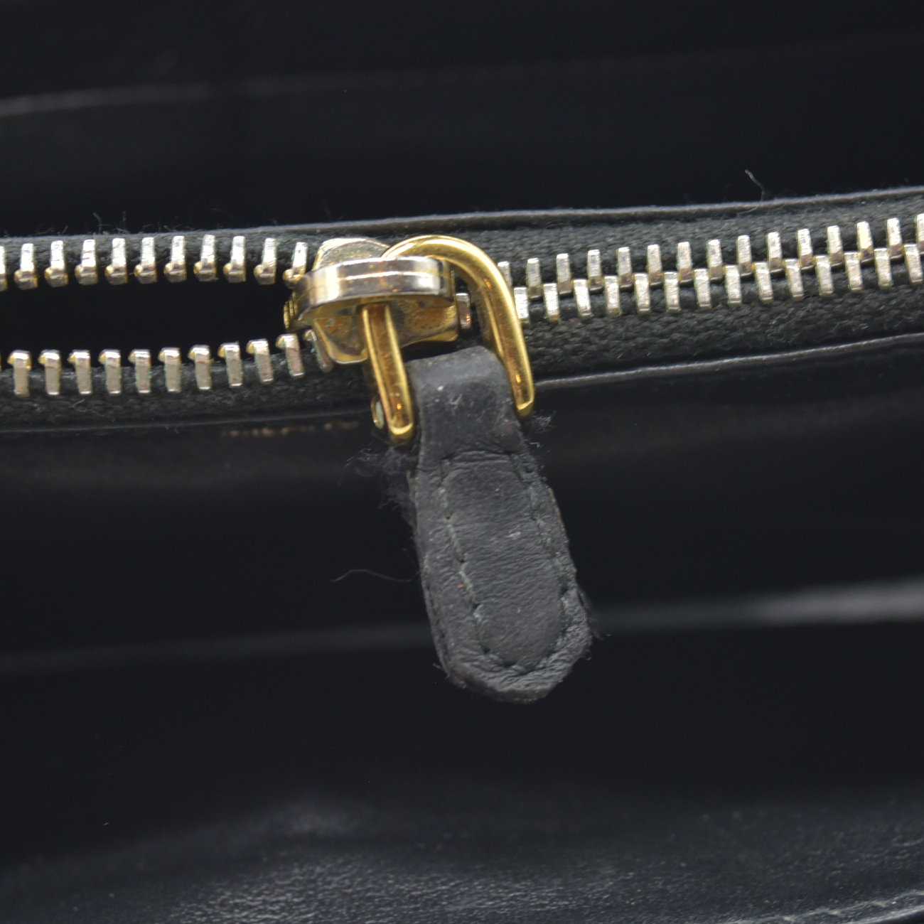$1070 PRADA Vitello Move Bi-Color Zip Around Wallet Black
