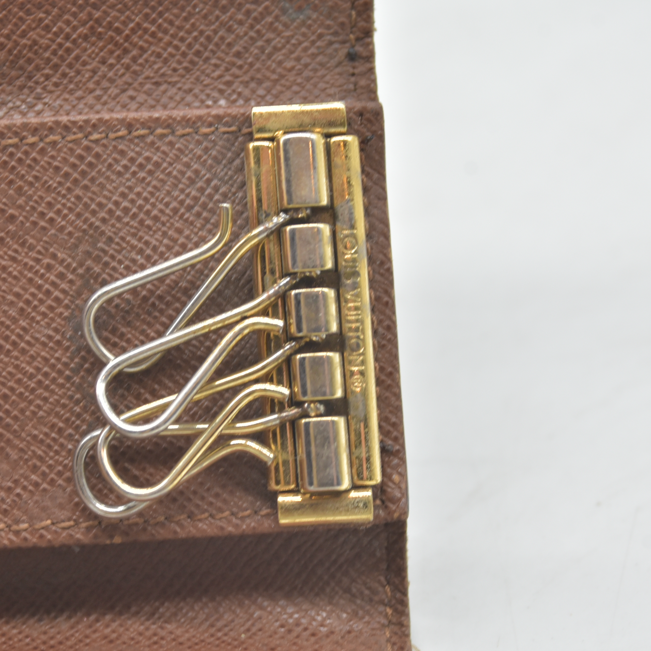 $345 2010 Louis Vuitton Monogram 4 Key Multicles Holder RA2130