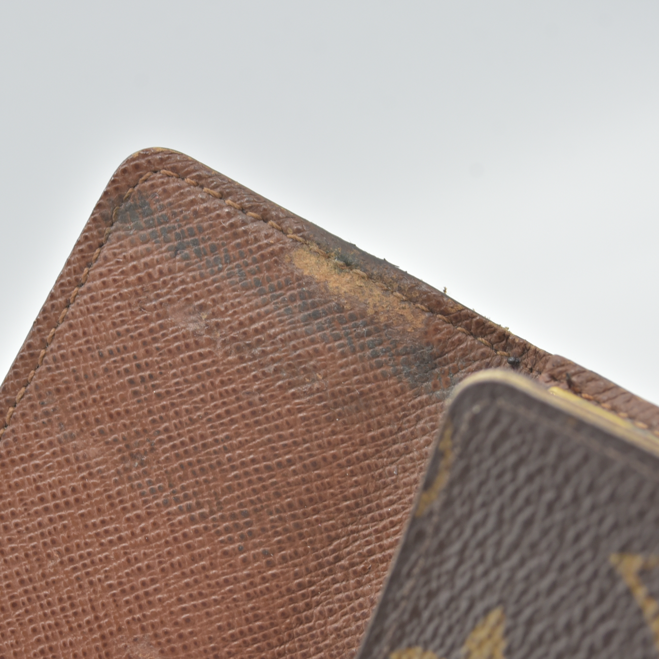 $345 2010 Louis Vuitton Monogram 4 Key Multicles Holder RA2130