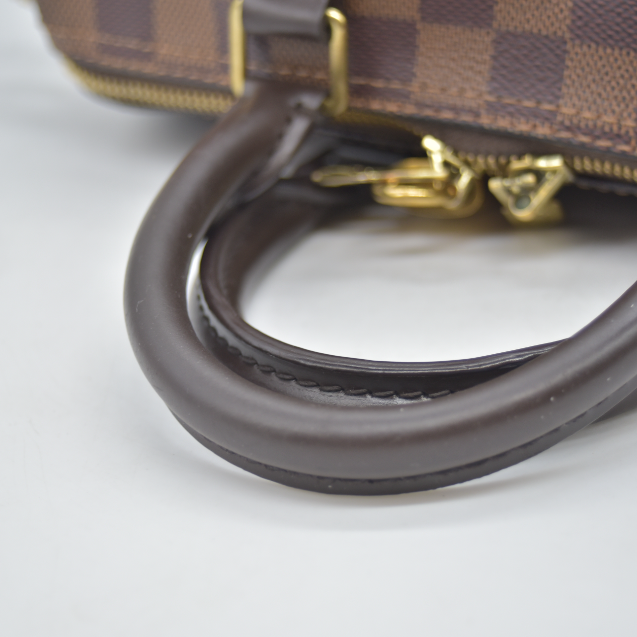 $1980 LOUIS VUITTON Damier Ebene Speedy Bandouliere 25 AA0221