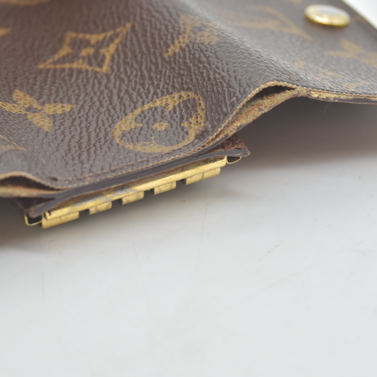 $345 2010 Louis Vuitton Monogram 4 Key Multicles Holder RA2130
