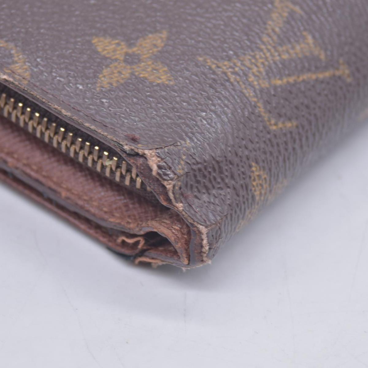 $750 1999 Louis Vuitton Porte Papier Monogram Wallet SP0999 CONSIGNMENT 10021038
