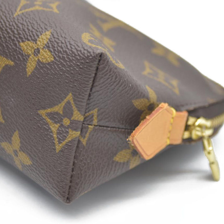 $590 Louis Vuitton Monogram Cosmetic Pouch CA0040