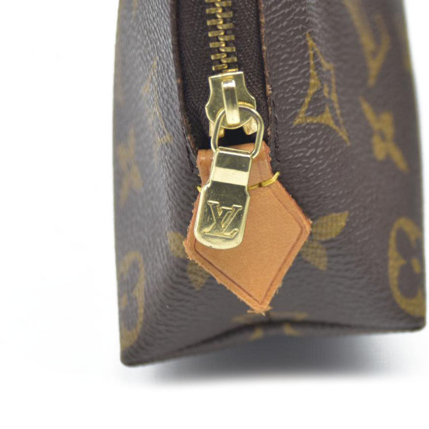 $590 Louis Vuitton Monogram Cosmetic Pouch CA0040