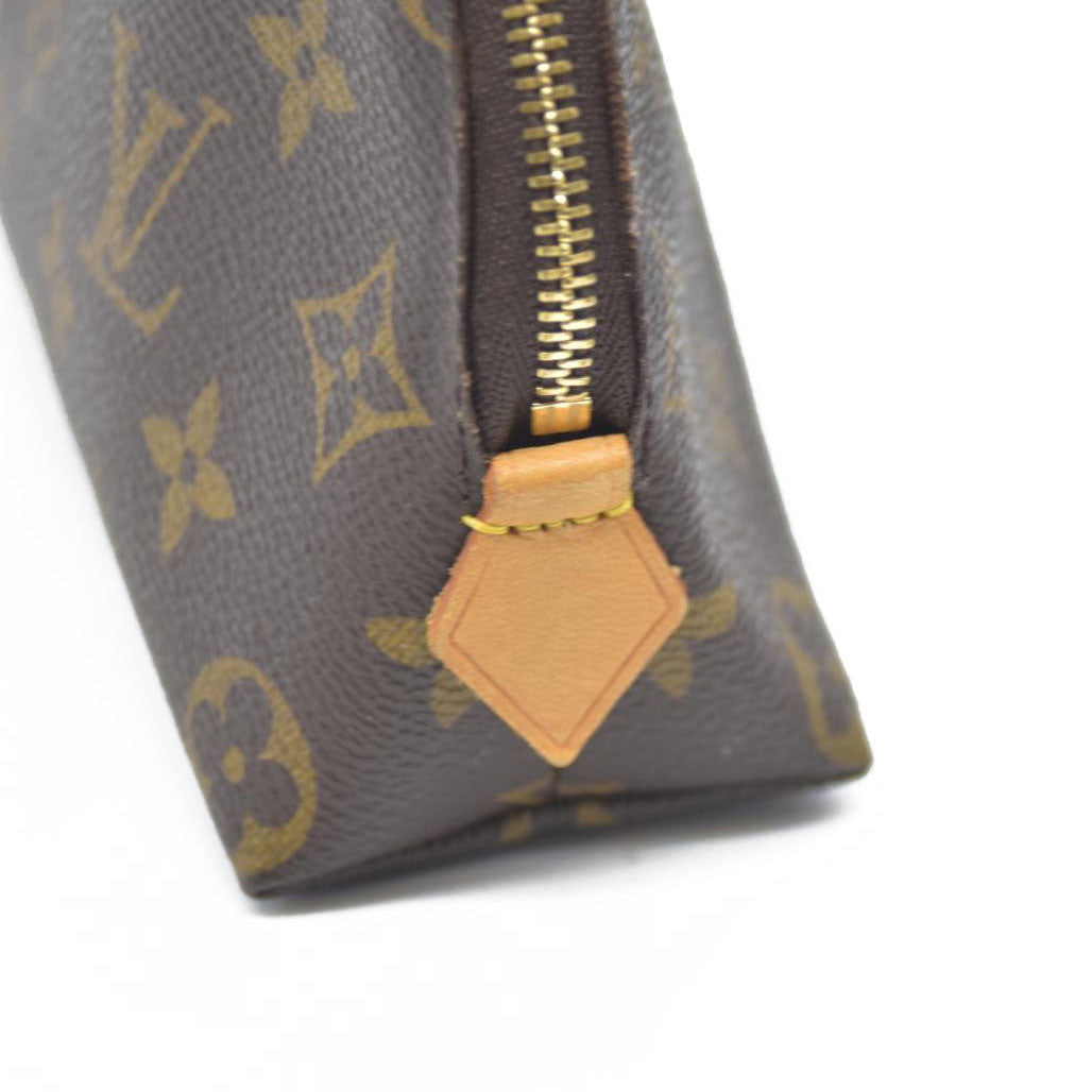 $590 Louis Vuitton Monogram Cosmetic Pouch CA0040