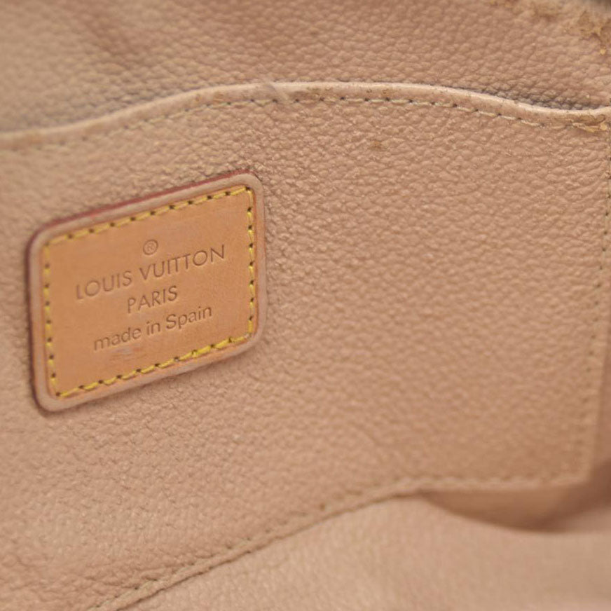 $590 Louis Vuitton Monogram Cosmetic Pouch CA0040