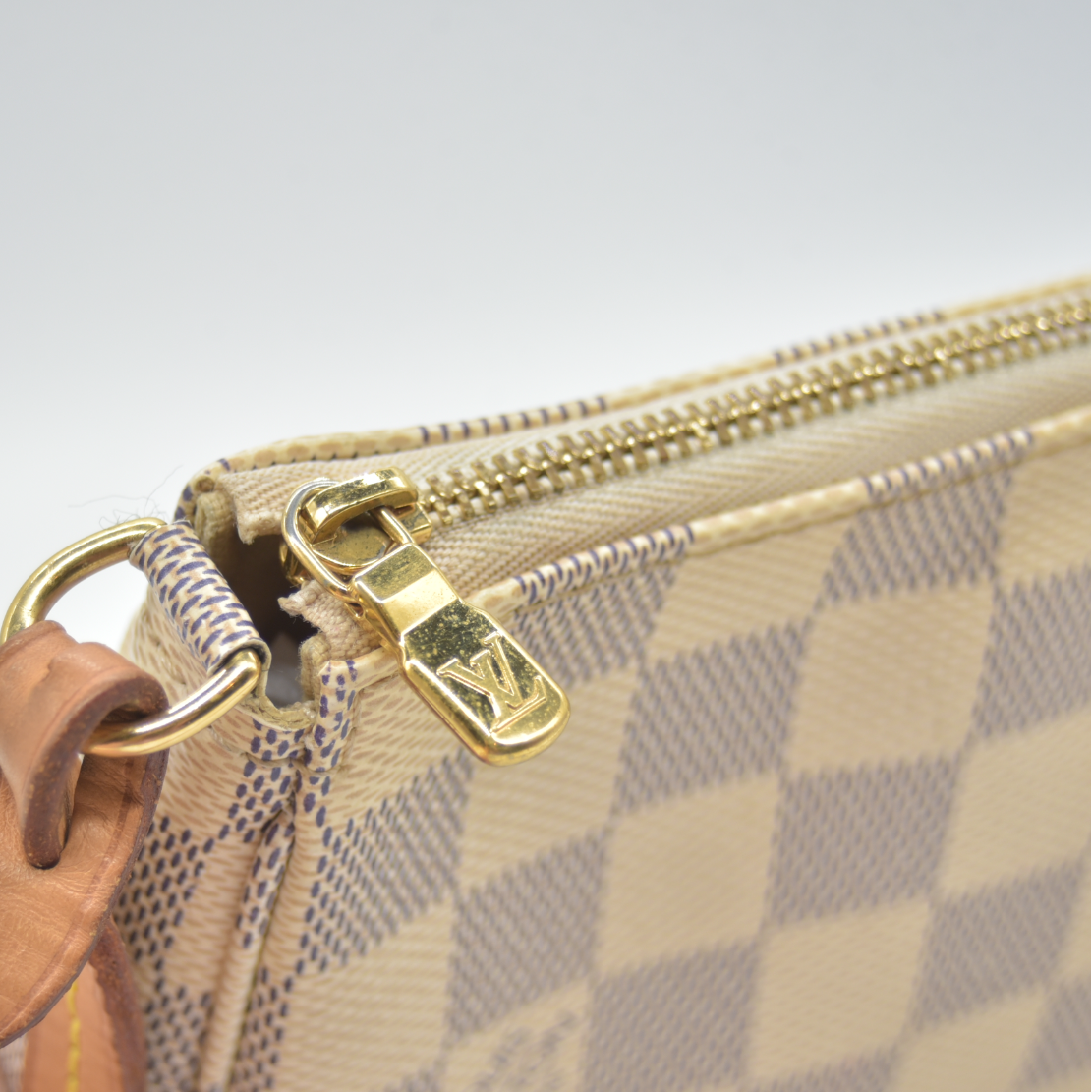 $1220 2020 Louis Vuitton Damier Azur Pochette Accessories NM MB4250