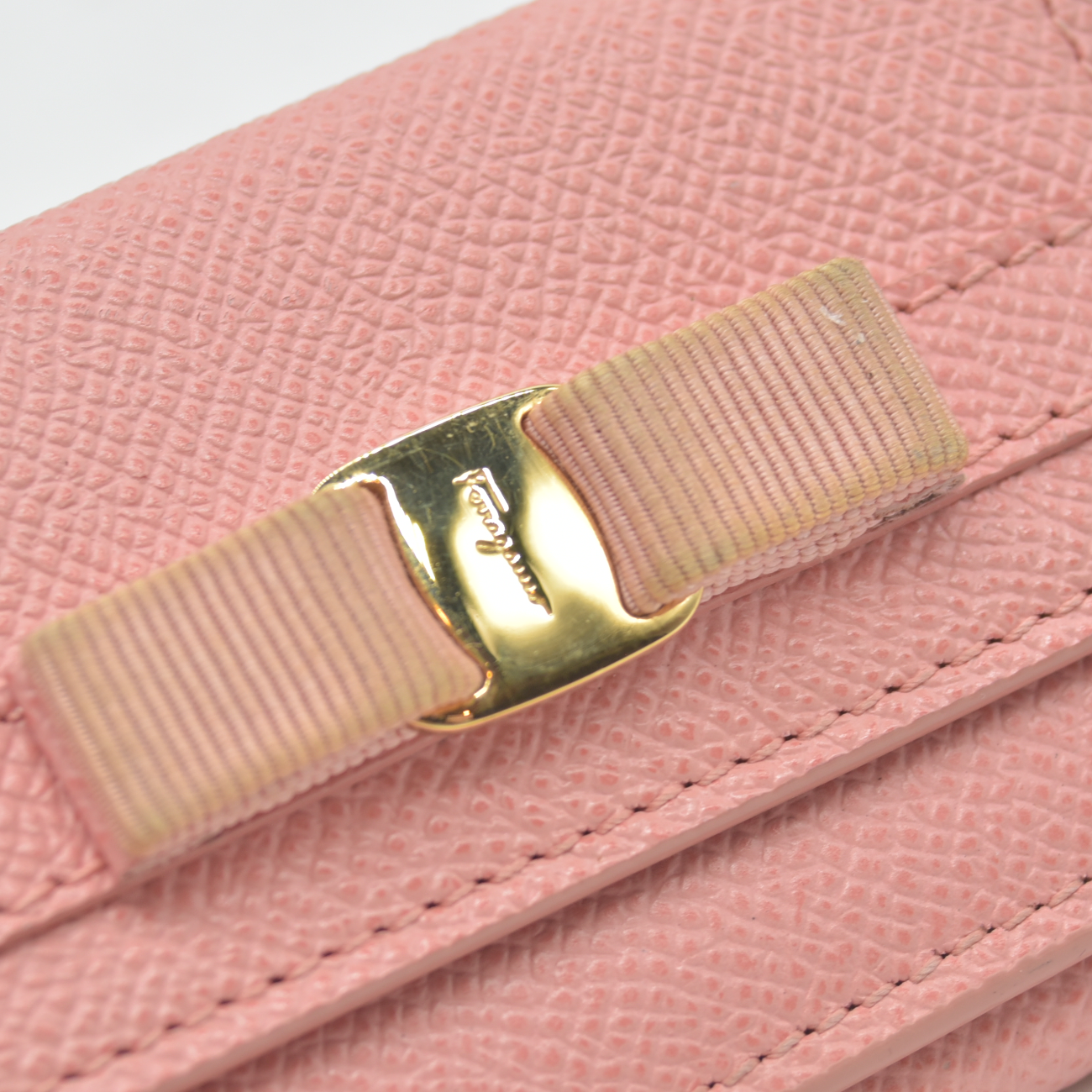 $600 Salvatore Ferragamo Vara Bow Compact Wallet