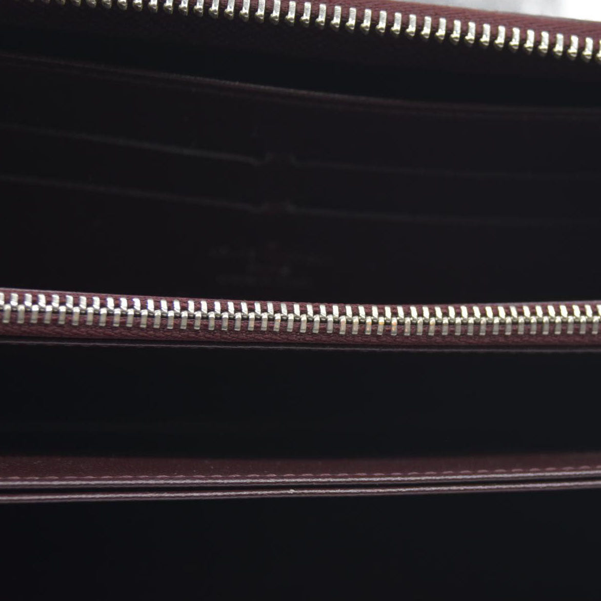 AUCTION $970 Louis Vuitton  Epi Electric Zippy Wallet Prune