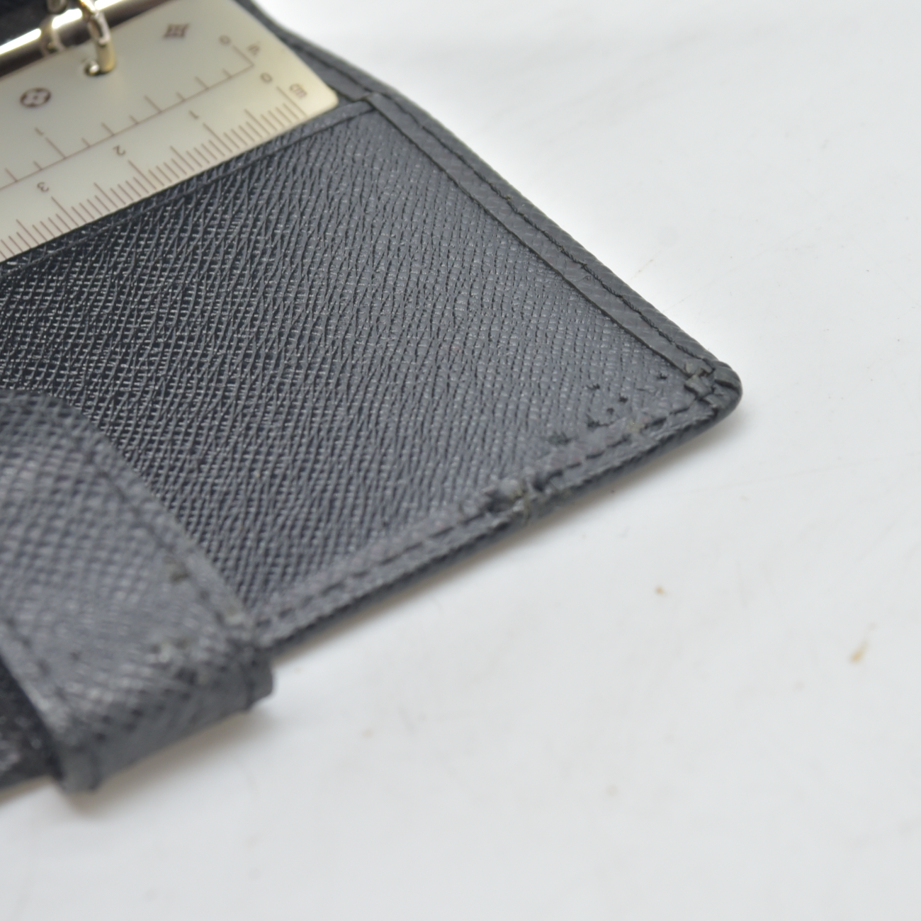 $670 2005 Louis Vuitton Taiga Small Ring Agenda Cover TH0065