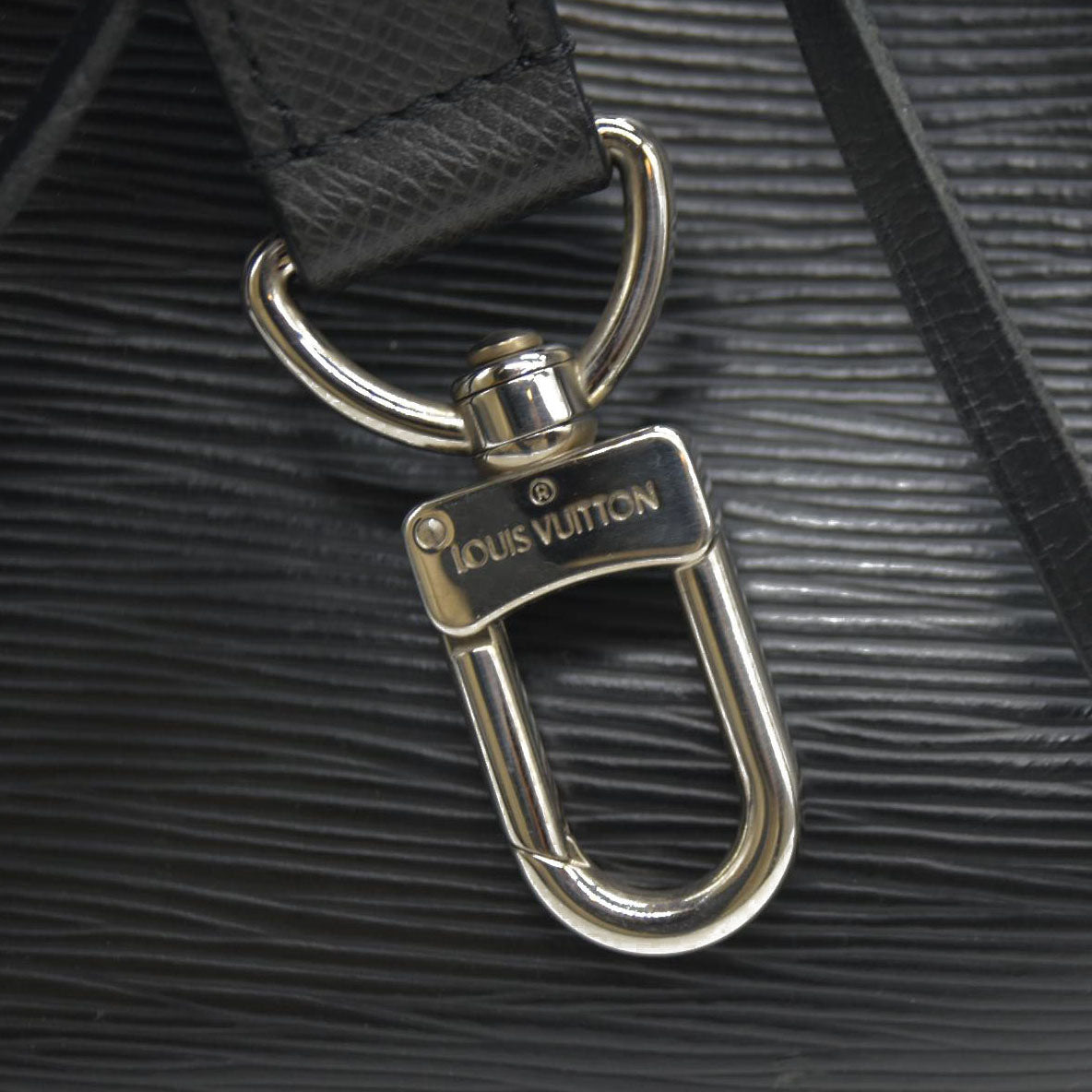 $2570 Louis Vuitton Epi Neonoe Black SR0168