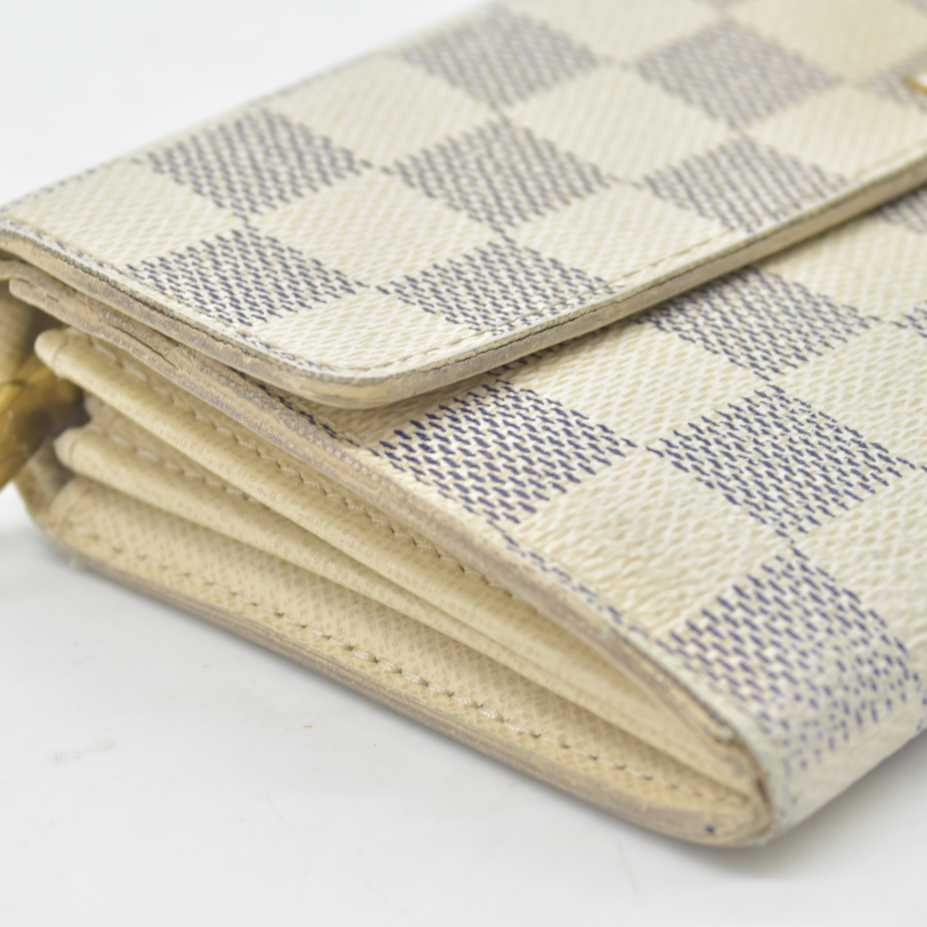 $725 2009 Louis Vuitton Damier Azur Sarah Wallet CA3009