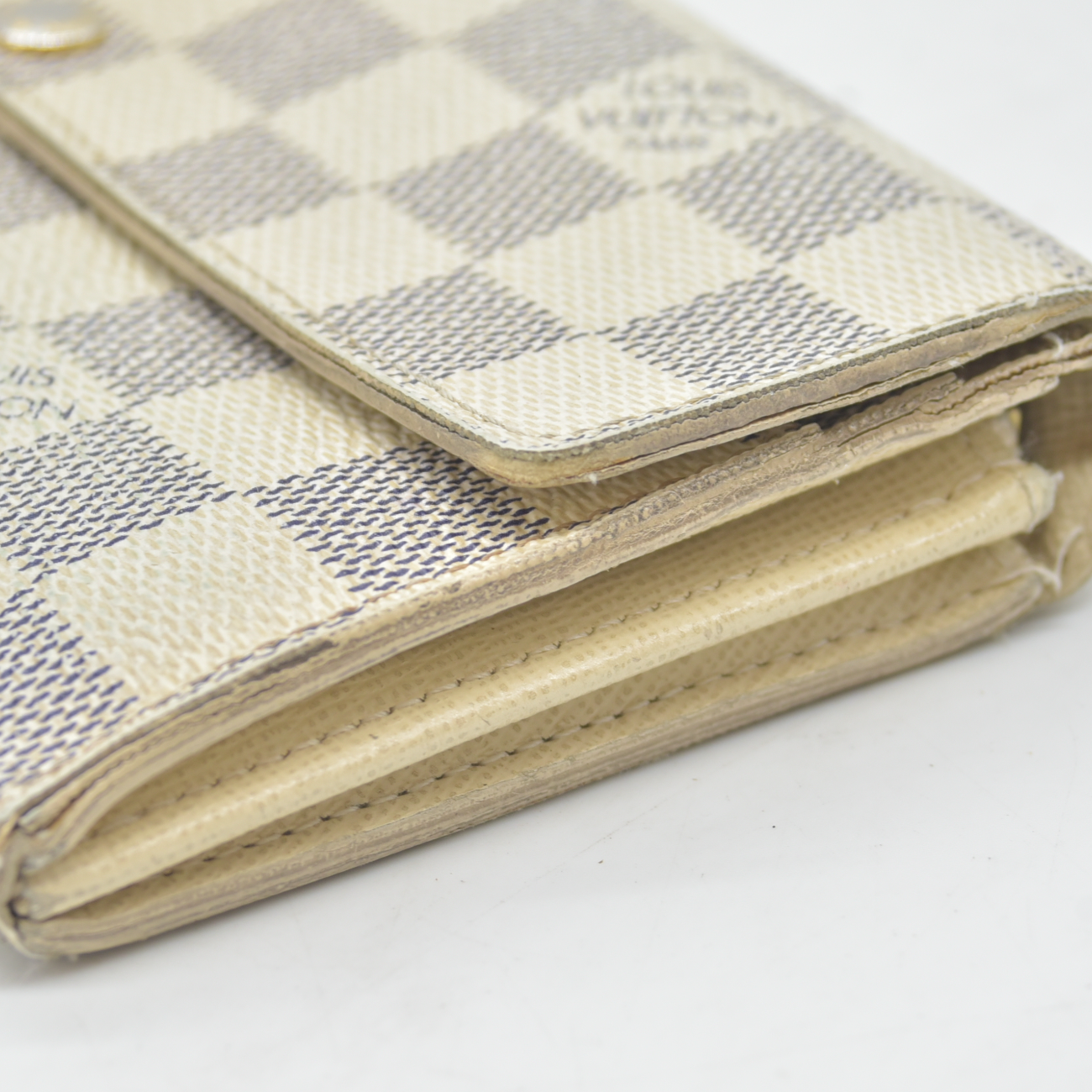 $725 2009 Louis Vuitton Damier Azur Sarah Wallet CA3009