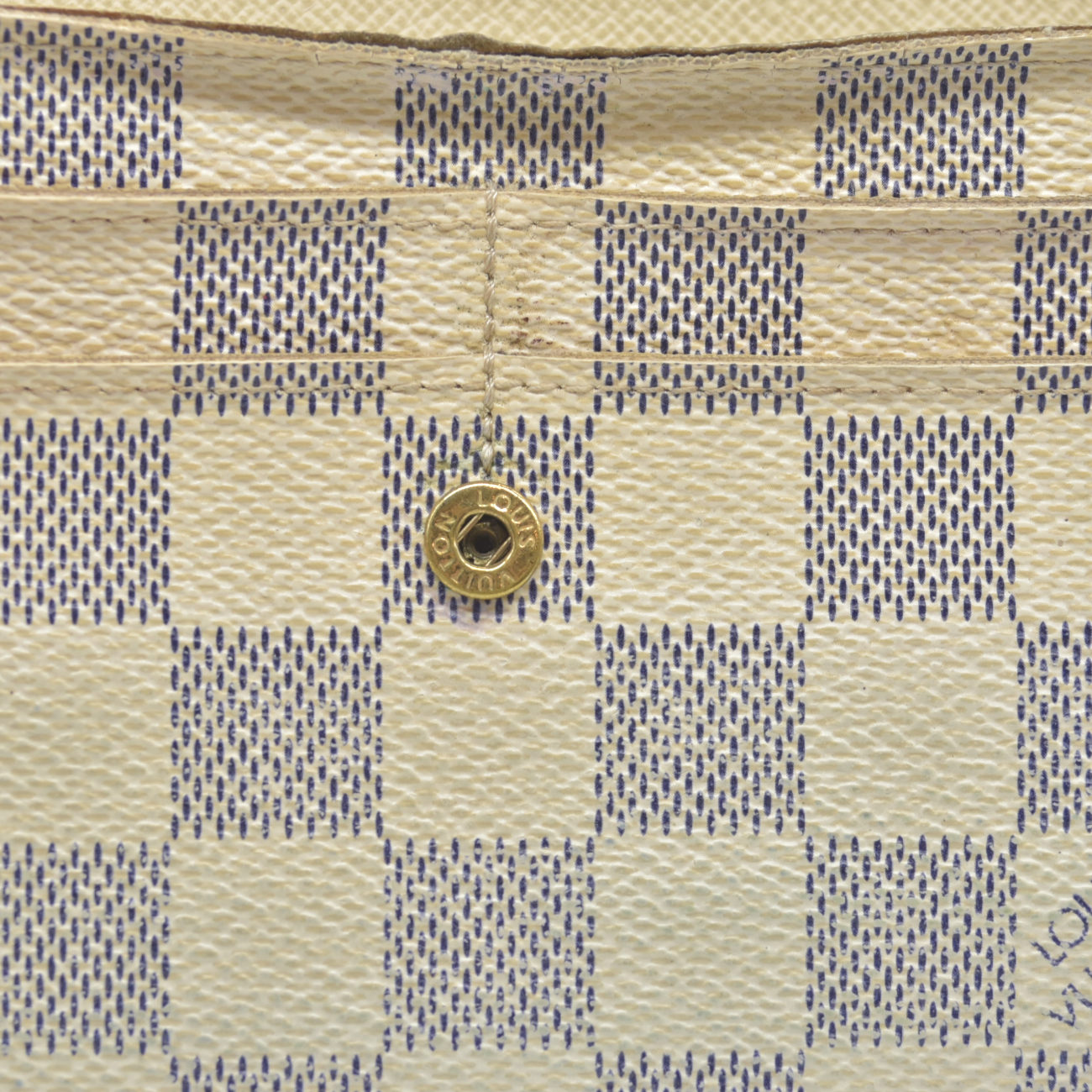 $725 2009 Louis Vuitton Damier Azur Sarah Wallet CA3009