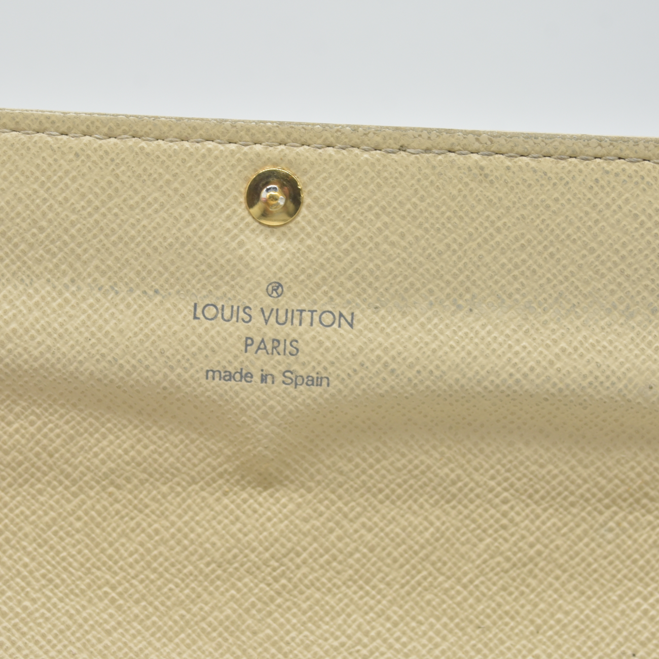 $725 2009 Louis Vuitton Damier Azur Sarah Wallet CA3009