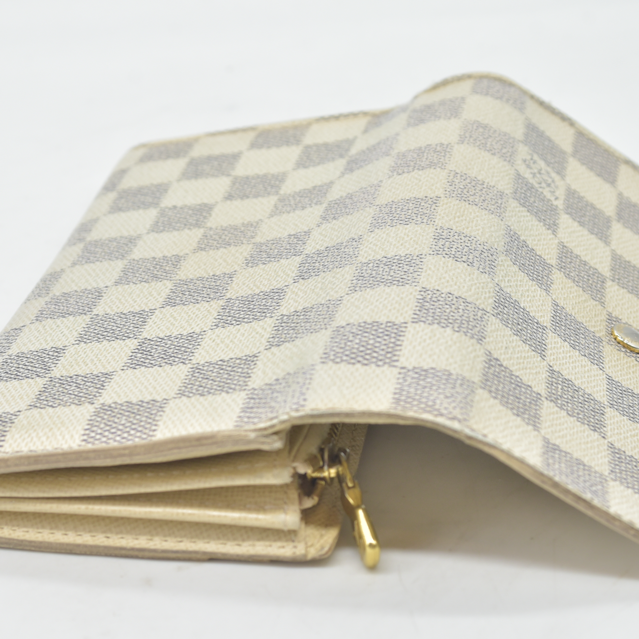$725 2009 Louis Vuitton Damier Azur Sarah Wallet CA3009