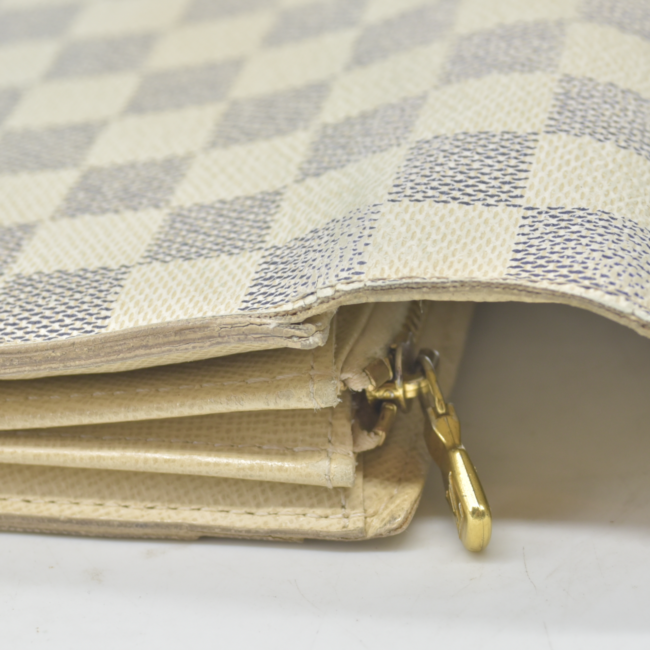 $725 2009 Louis Vuitton Damier Azur Sarah Wallet CA3009