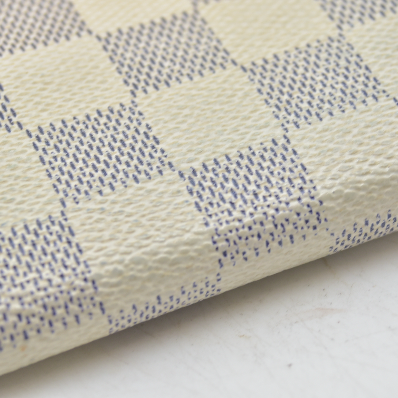 $725 2009 Louis Vuitton Damier Azur Sarah Wallet CA3009