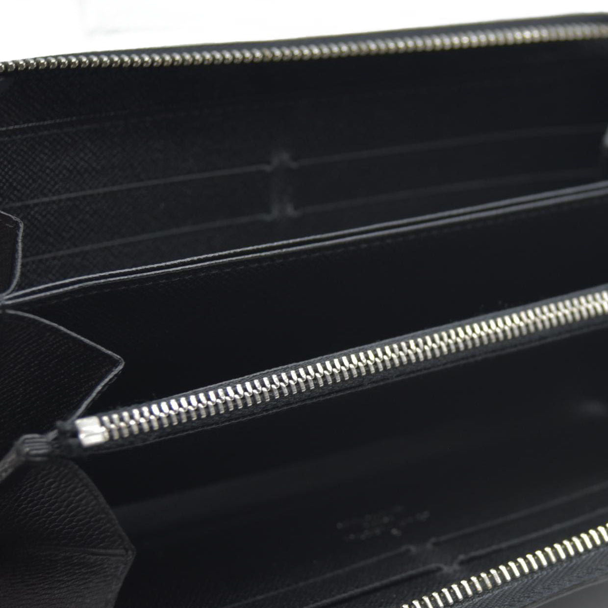 $1100 Louis Vuitton  Epi Electric Zippy Wallet Black