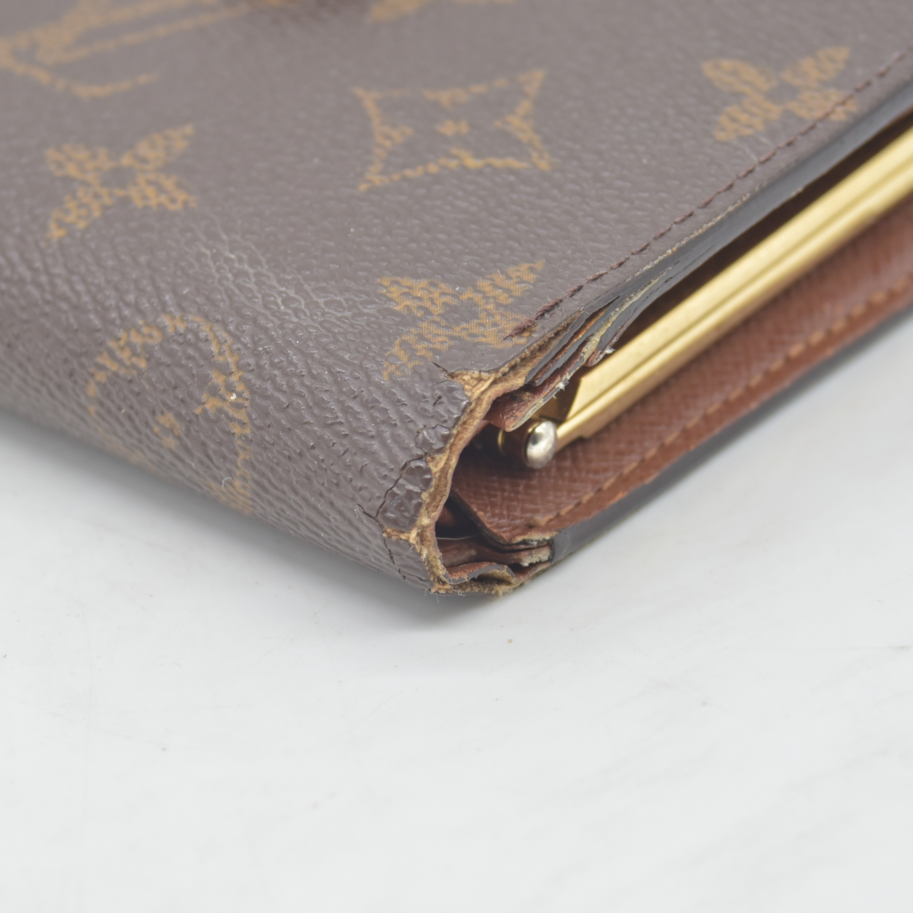 $750 2001 Louis Vuitton Monogram French Purse Wallet TH0011