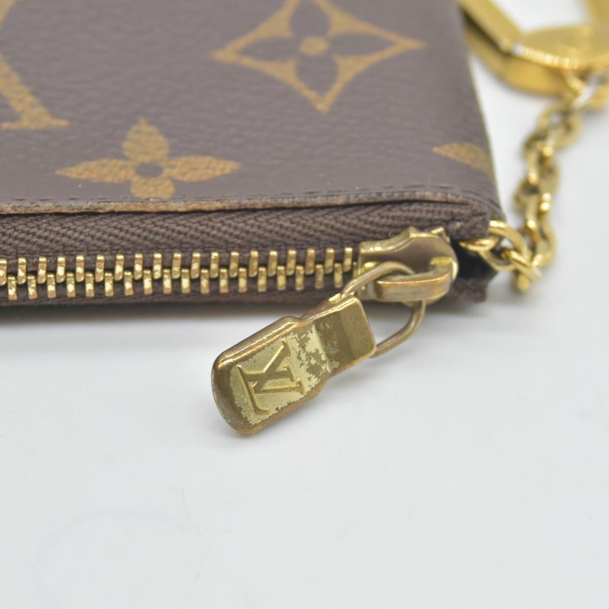 $345 Louis Vuitton Monogram Key Pouch CONSIGNMENT CT3179