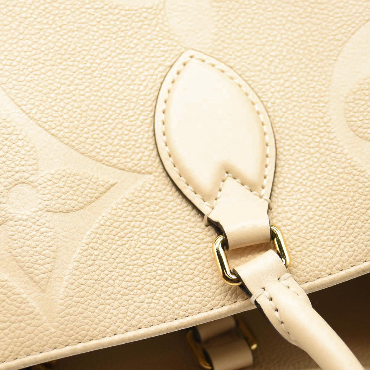 LOUIS VUITTON Empreinte Monogram Giant Onthego GM Creme