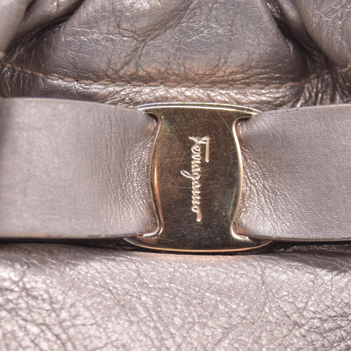 $950 Salvatore Ferragamo Vara Leather Hand Bag Gold 10021032