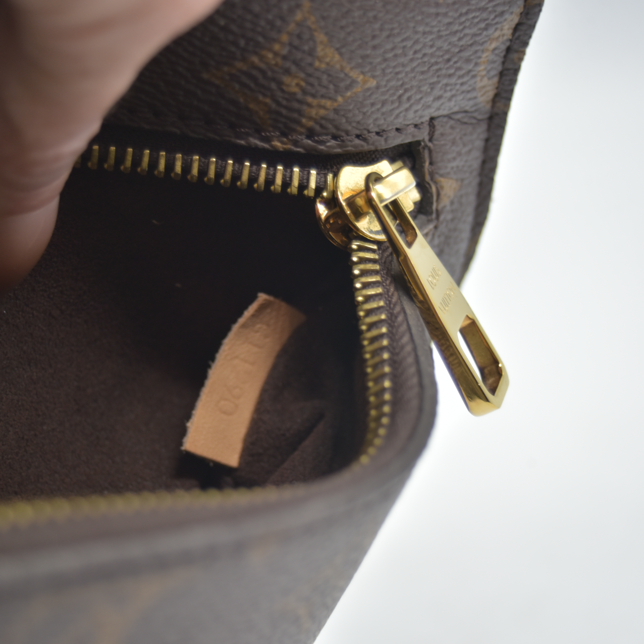 $2840 2020 Louis Vuitton Monogram Pochette Metis GI1290