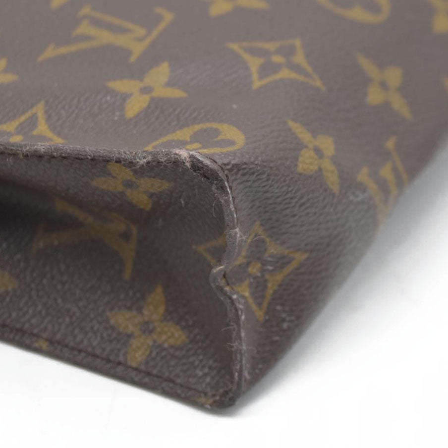 $1070 Louis Vuitton Monogram Toiletry 26