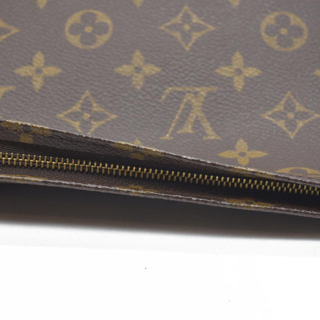 $1070 Louis Vuitton Monogram Toiletry 26