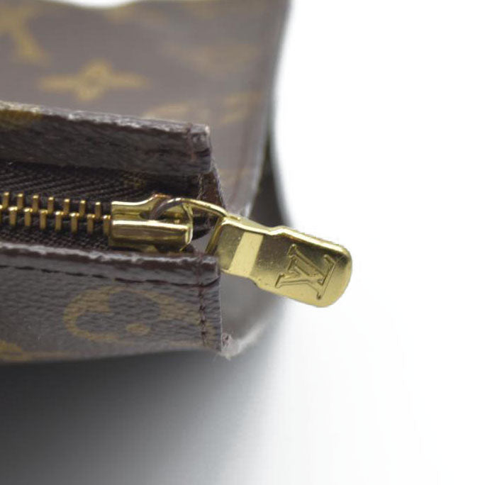 $1070 Louis Vuitton Monogram Toiletry 26