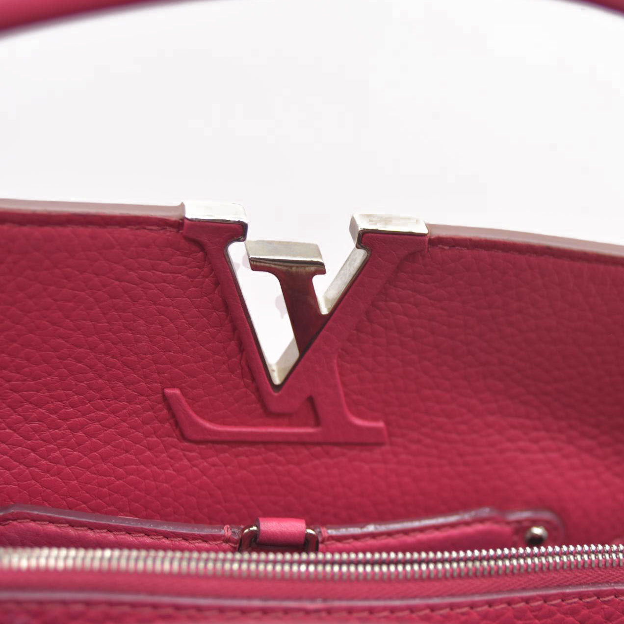 Louis Vuitton  Taurillon Capucines MM Fuchsia