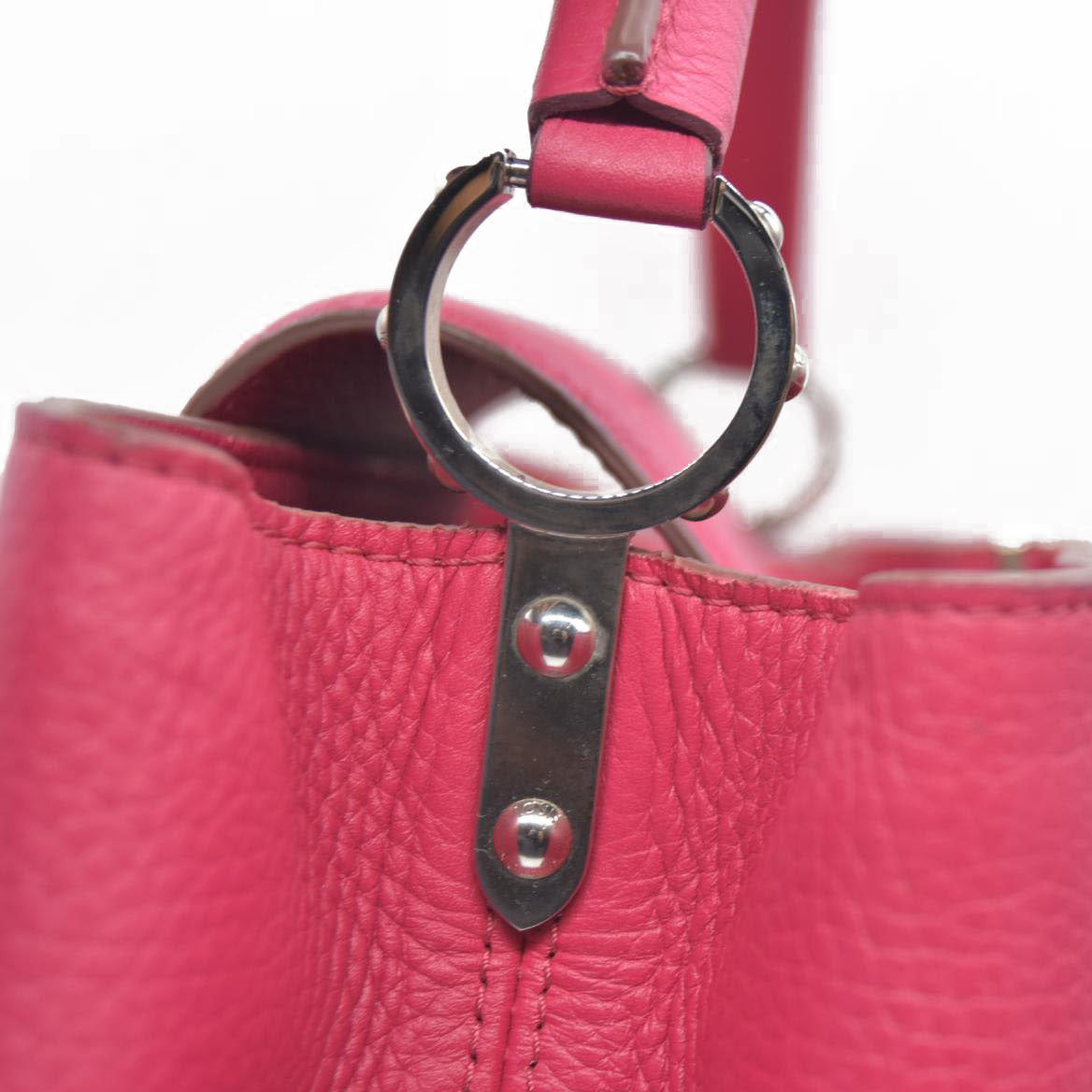 Louis Vuitton  Taurillon Capucines MM Fuchsia