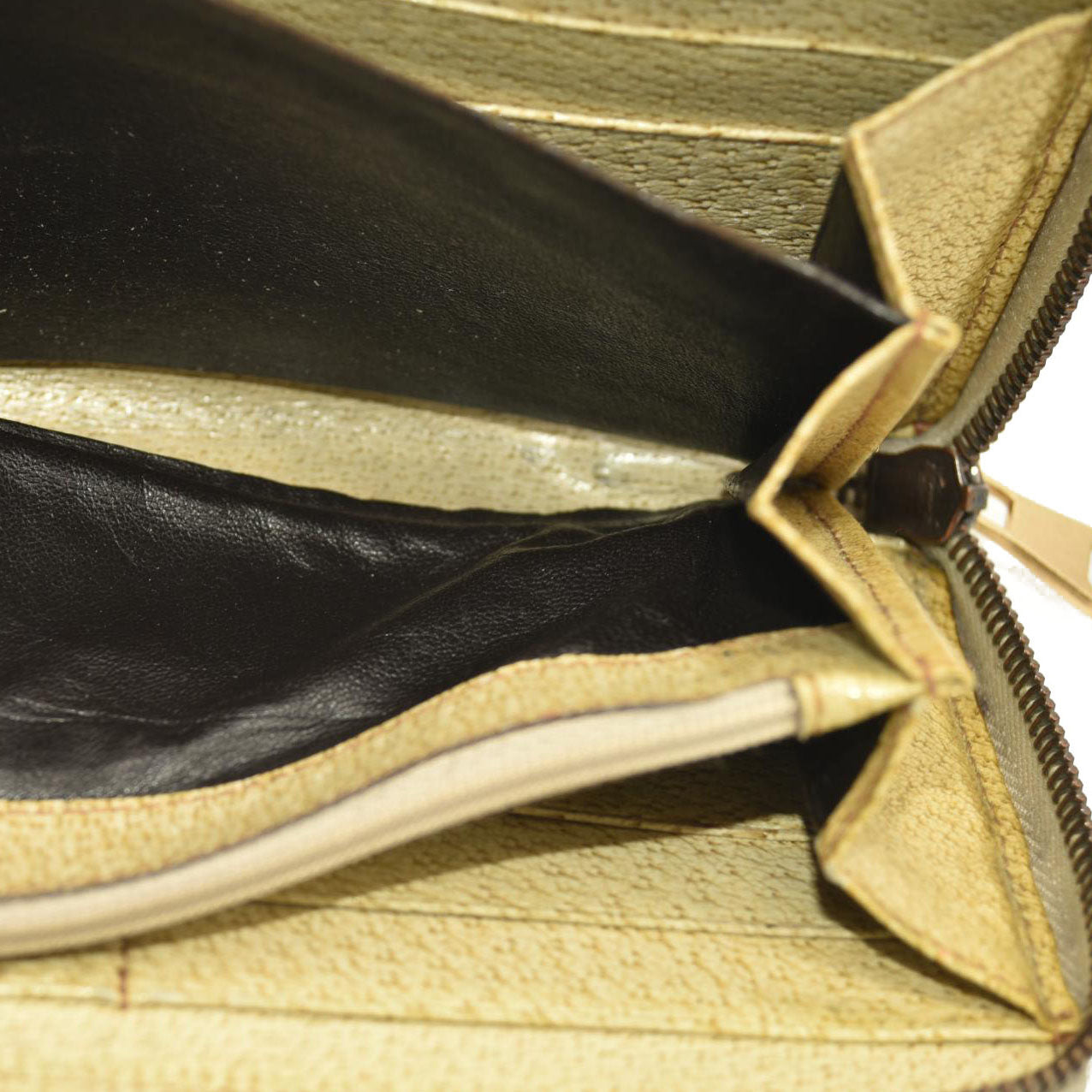 Gucci  Monogram Metal Bar Zip Around Wallet Beige Ebony Cream