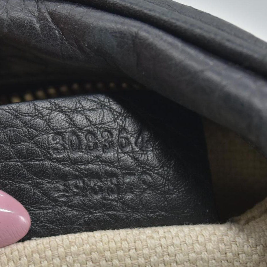 $1490 Gucci Pebbled Calfskin Small Soho Disco Bag Black