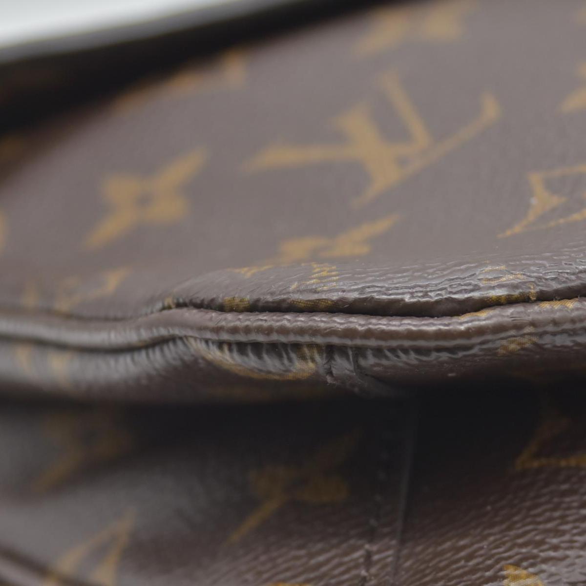 $2750 2019 Louis Vuitton  Monogram Pochette Metis AR2189