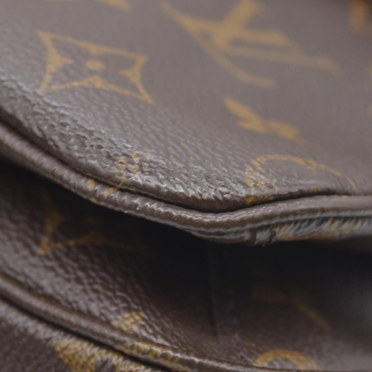 $2750 2019 Louis Vuitton  Monogram Pochette Metis AR2189