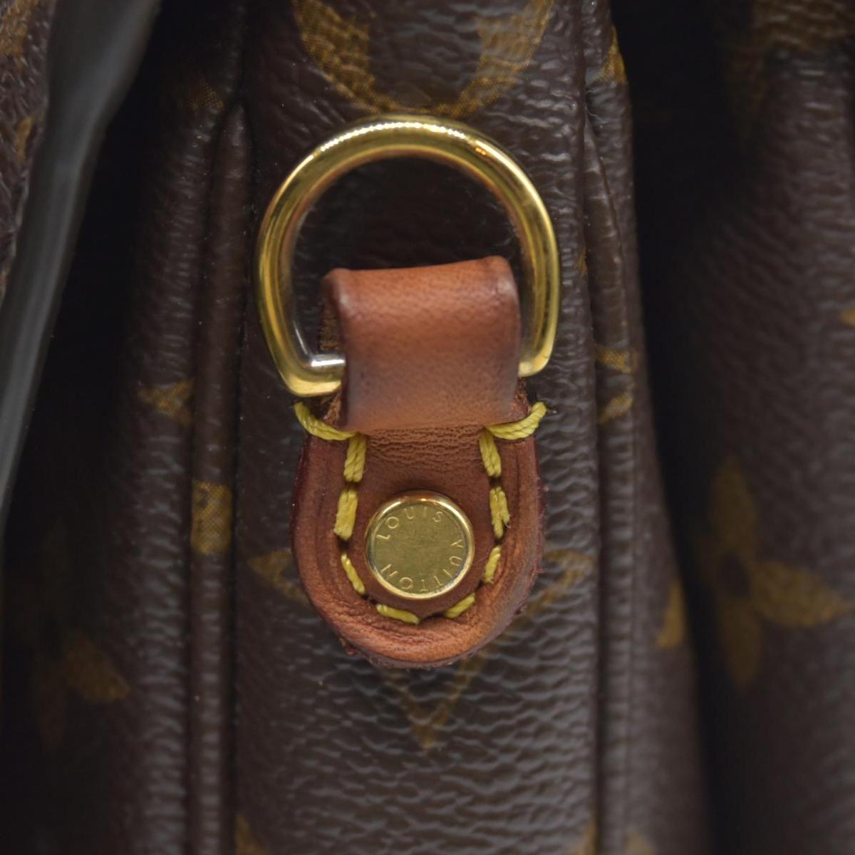 $2750 2019 Louis Vuitton  Monogram Pochette Metis AR2189