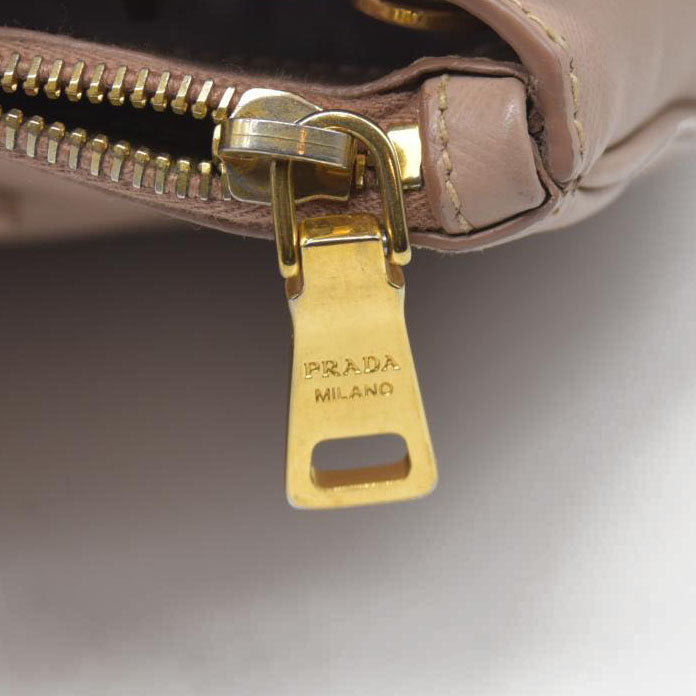 AUCTION $4500  Prada  Saffiano Medium Galleria Double Zip Tote Cammeo