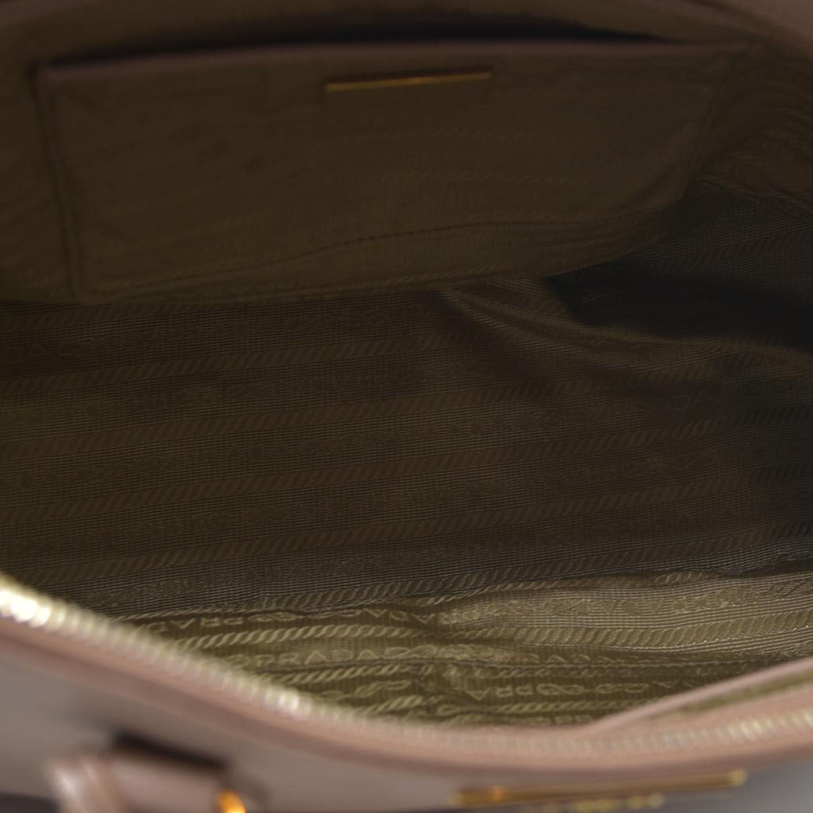 AUCTION $4500  Prada  Saffiano Medium Galleria Double Zip Tote Cammeo