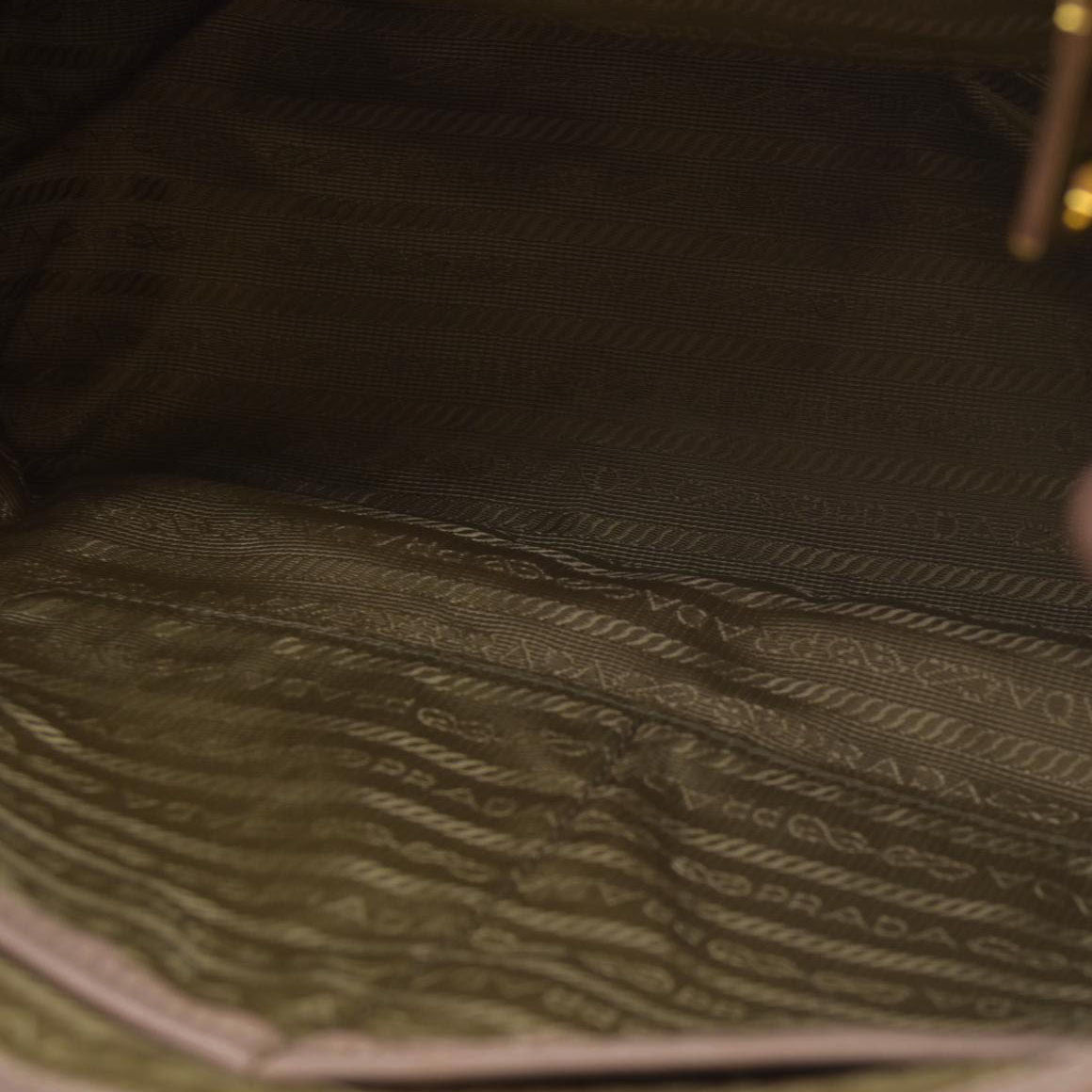 AUCTION $4500  Prada  Saffiano Medium Galleria Double Zip Tote Cammeo