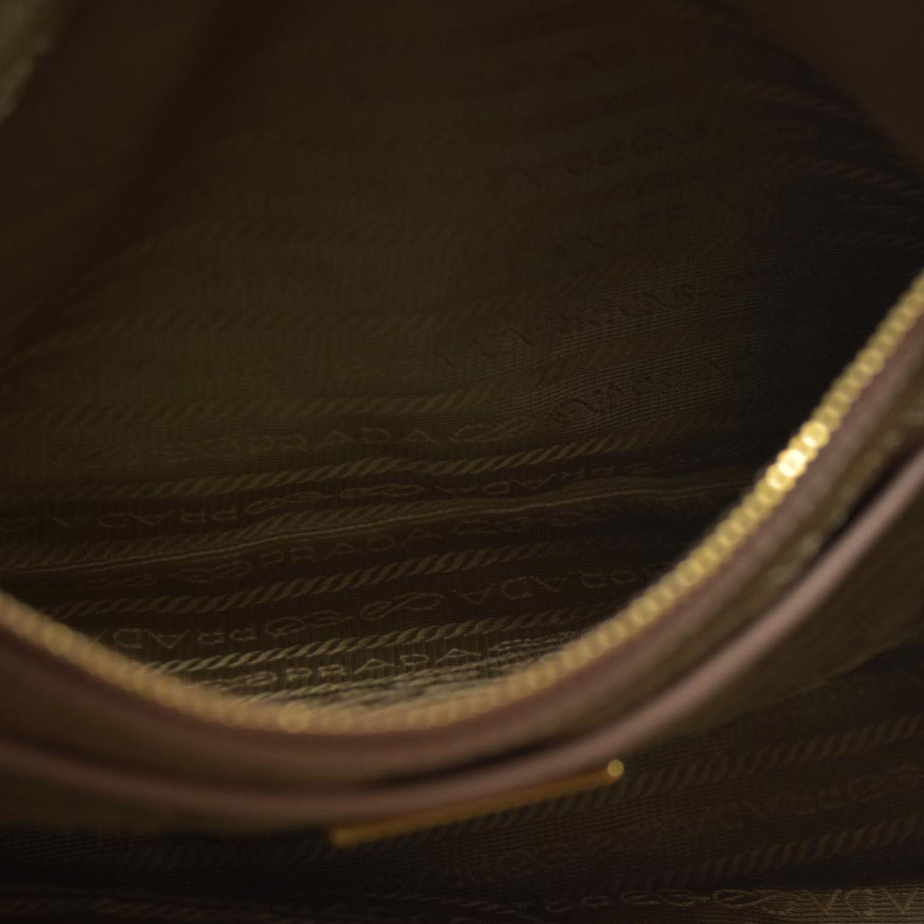 AUCTION $4500  Prada  Saffiano Medium Galleria Double Zip Tote Cammeo