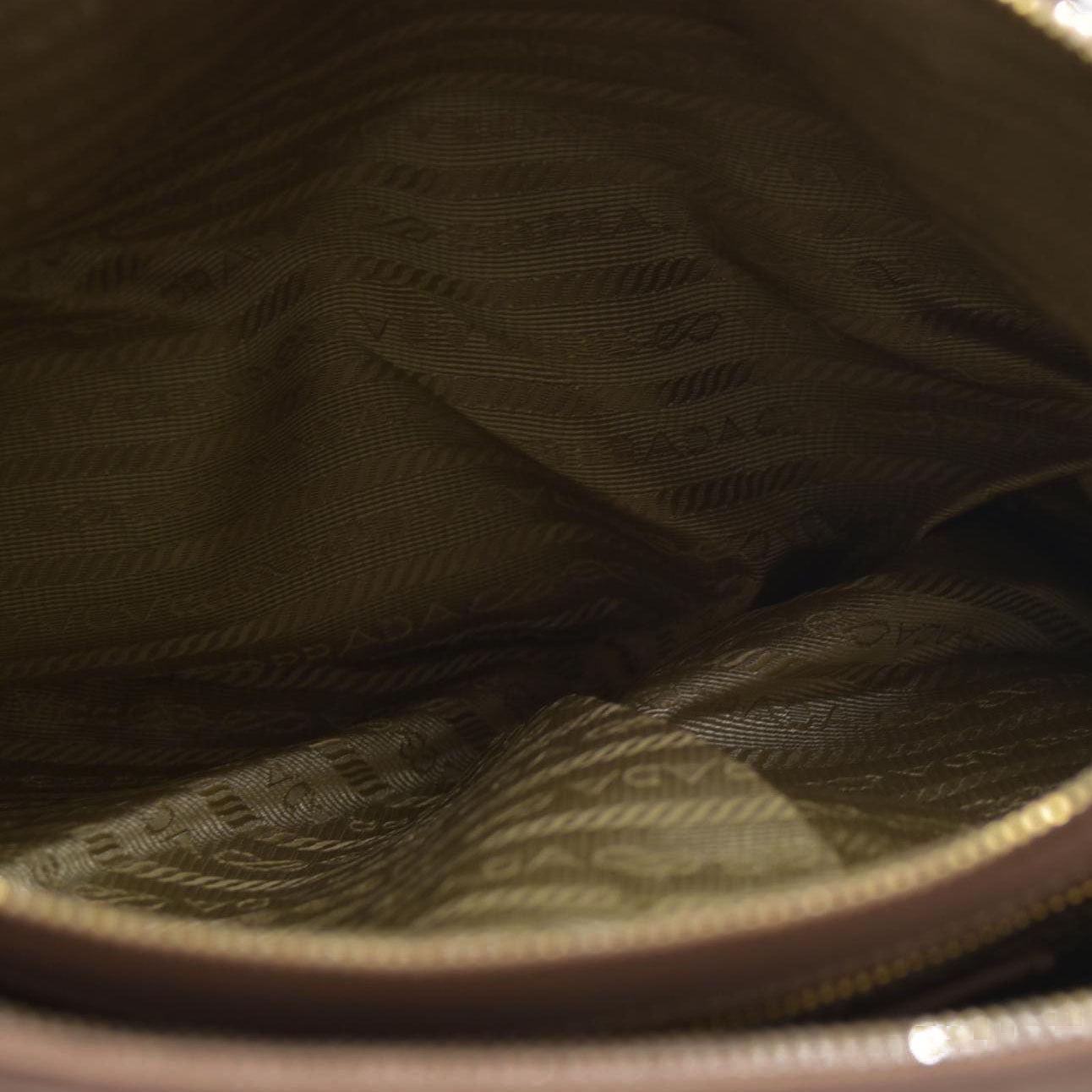 AUCTION $4500  Prada  Saffiano Medium Galleria Double Zip Tote Cammeo