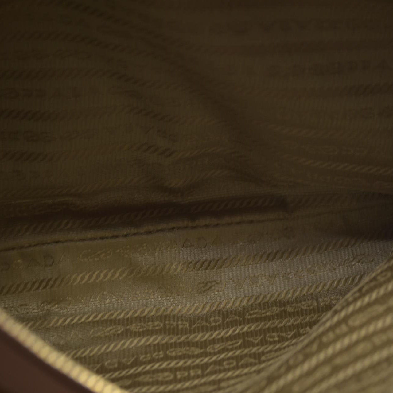 AUCTION $4500  Prada  Saffiano Medium Galleria Double Zip Tote Cammeo