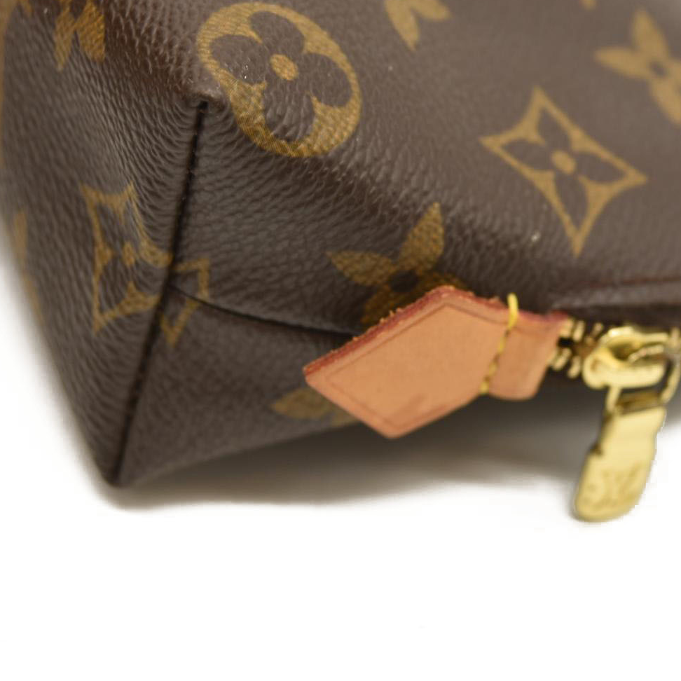 LOUIS VUITTON Monogram Cosmetic Pouch CA002