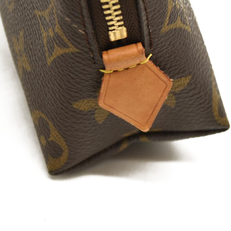 LOUIS VUITTON Monogram Cosmetic Pouch CA002