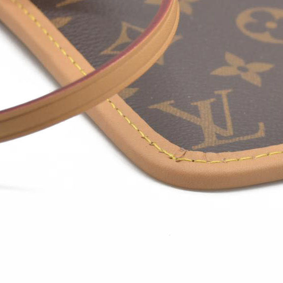 AUCTION Louis Vuitton Monogram Carryall PM Pochette