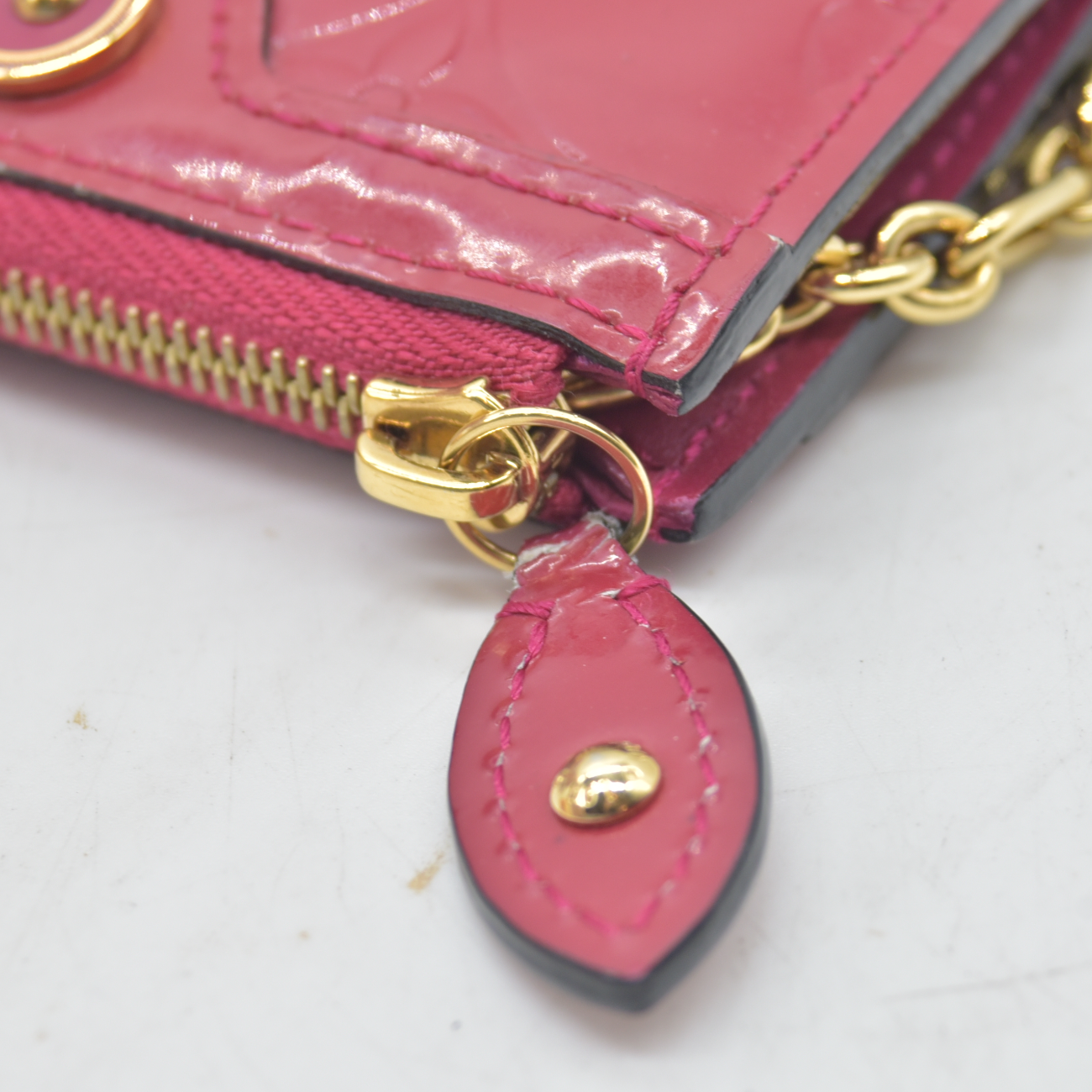 $490 2013 WELL WORN  Louis Vuitton Vernis Key Pouch Rose Indien CONSIGNMENT CA1123