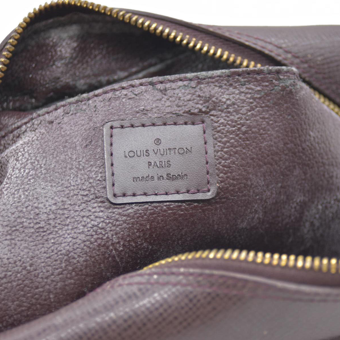 Louis Vuitton  Taiga Trousse Toilette PM Acajou